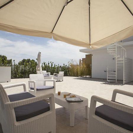 Filo Di Vento Hotel Порто Чезарео Екстериор снимка
