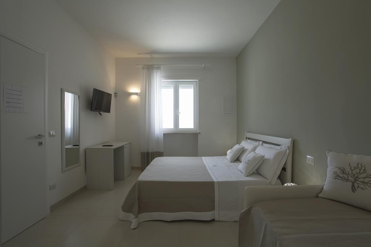 Filo Di Vento Hotel Порто Чезарео Екстериор снимка